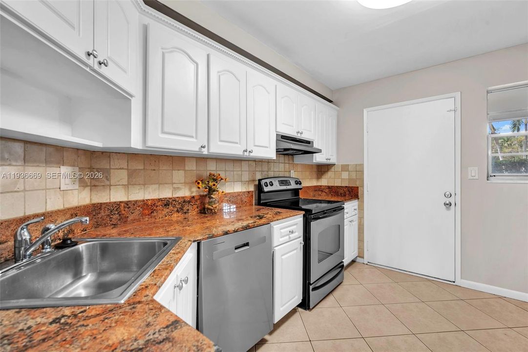 На продажу: $174,900 (1 спален, 1 ванн, 1003 Квадратных фут)