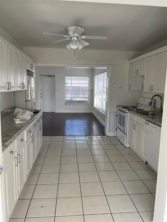 For Rent: $2,800 (3 beds, 1 baths, 1148 Square Feet)