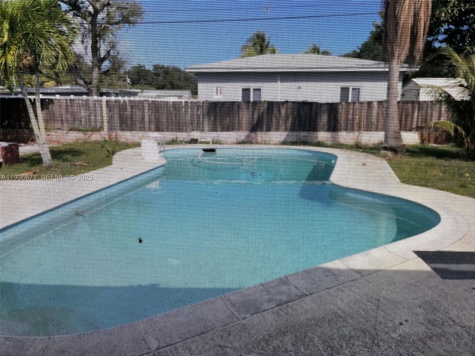 For Rent: $2,800 (3 beds, 1 baths, 1148 Square Feet)