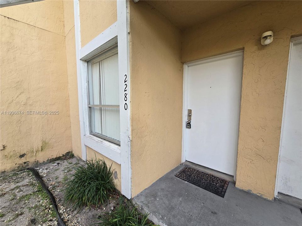 For Rent: $2,000 (2 beds, 2 baths, 1084 Square Feet)