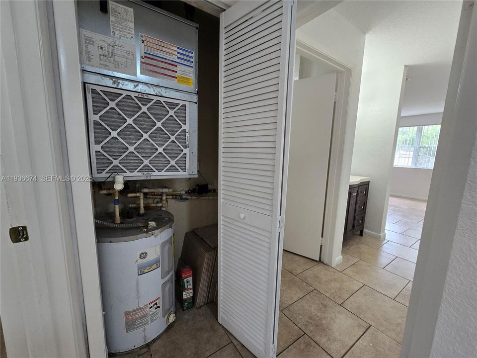 For Rent: $2,000 (2 beds, 2 baths, 1084 Square Feet)