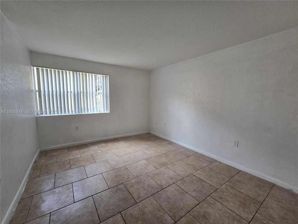 For Rent: $2,000 (2 beds, 2 baths, 1084 Square Feet)