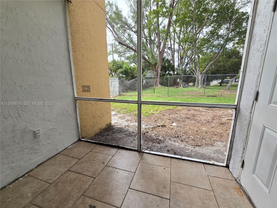 For Rent: $2,000 (2 beds, 2 baths, 1084 Square Feet)