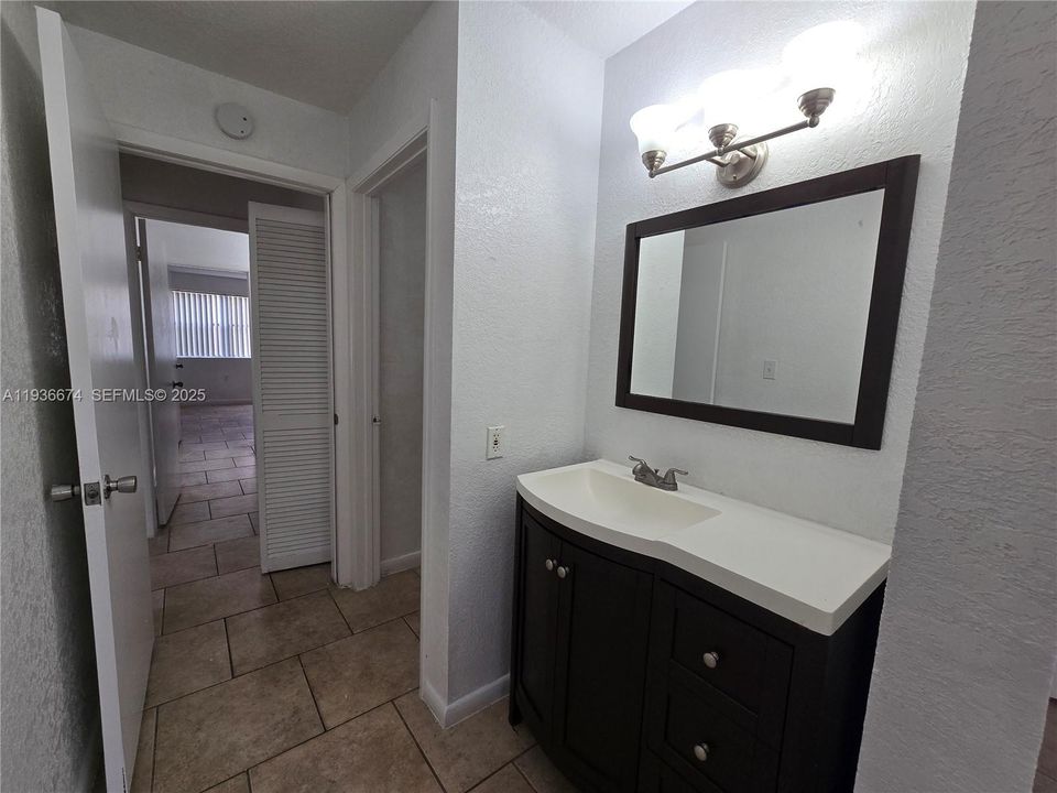 For Rent: $2,000 (2 beds, 2 baths, 1084 Square Feet)