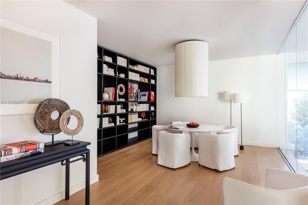 На продажу: $4,750,000 (2 спален, 2 ванн, 2743 Квадратных фут)