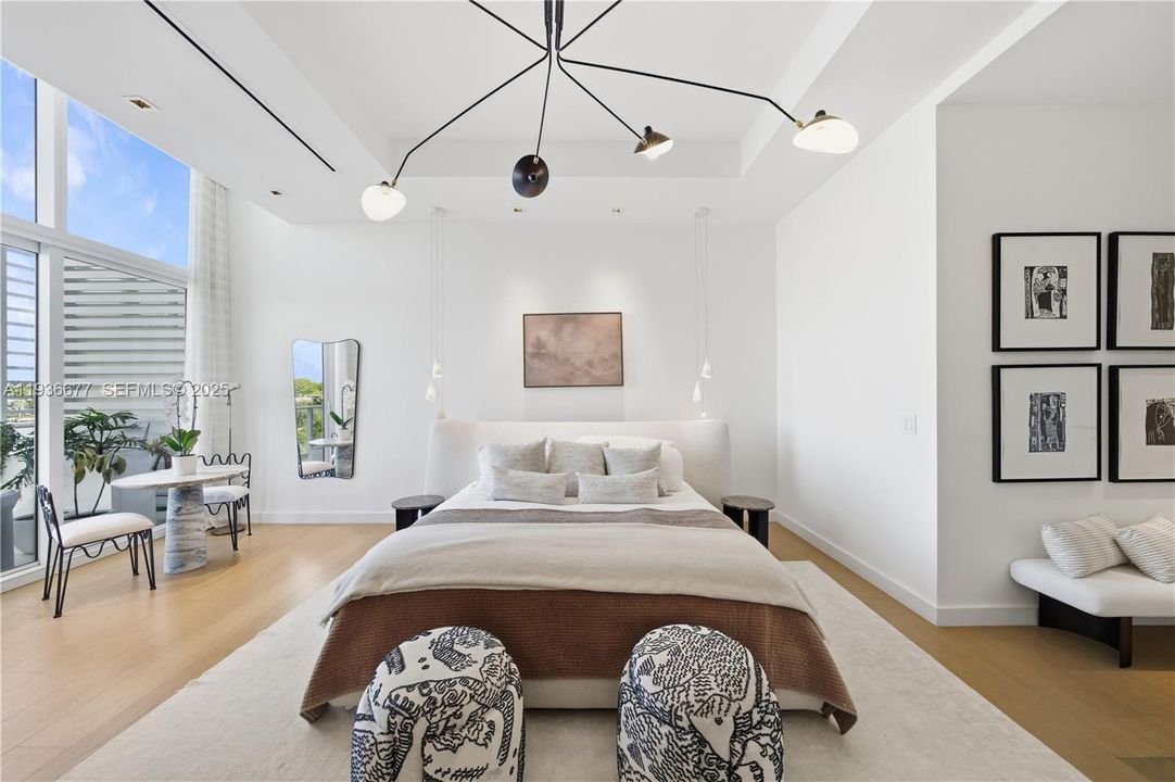 На продажу: $4,750,000 (2 спален, 2 ванн, 2743 Квадратных фут)