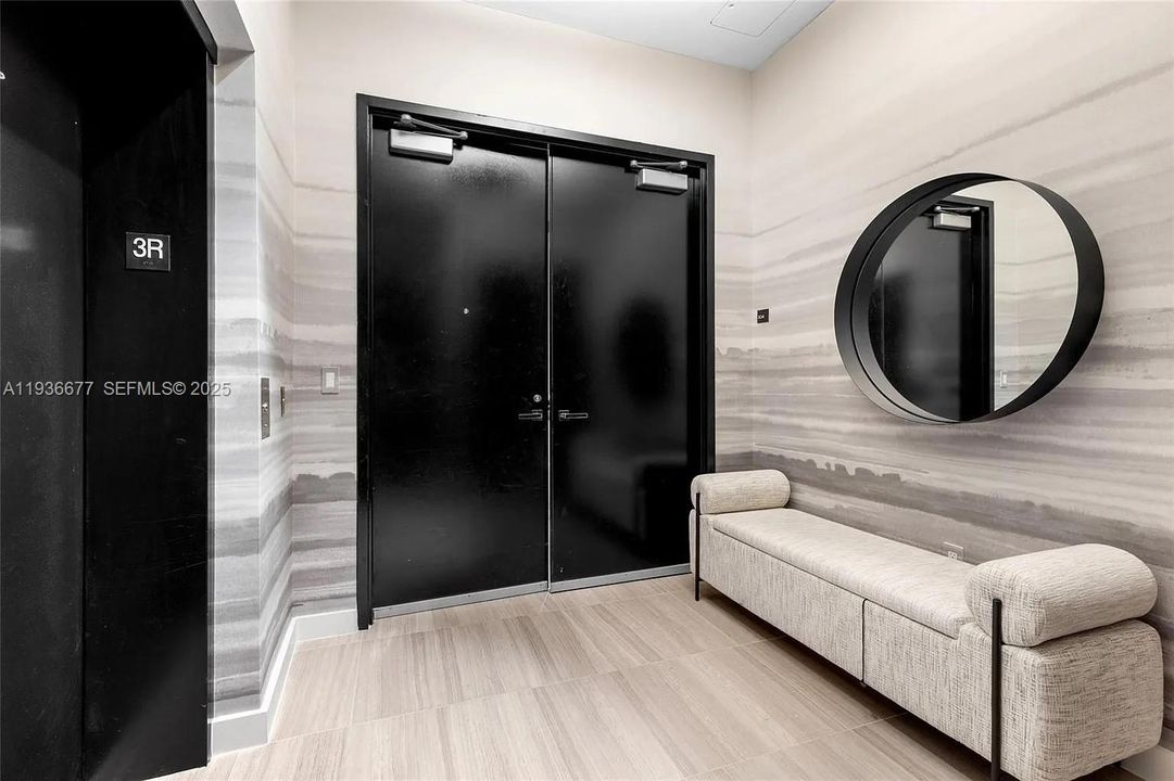 На продажу: $4,750,000 (2 спален, 2 ванн, 2743 Квадратных фут)