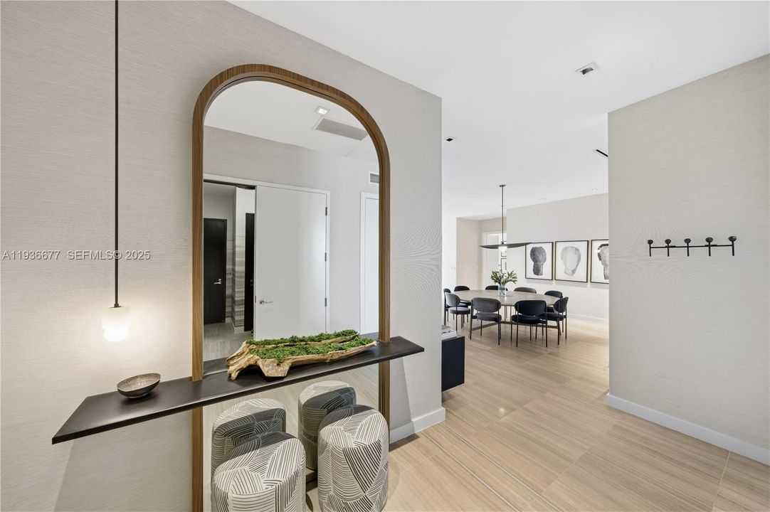 На продажу: $4,750,000 (2 спален, 2 ванн, 2743 Квадратных фут)