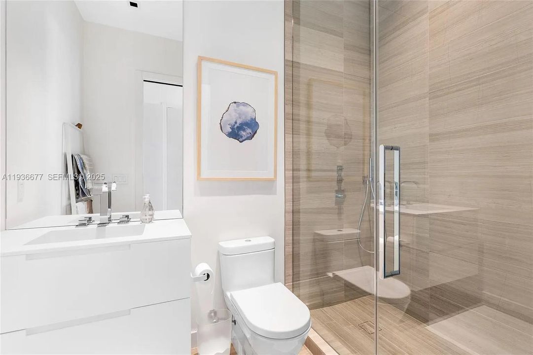 На продажу: $4,750,000 (2 спален, 2 ванн, 2743 Квадратных фут)