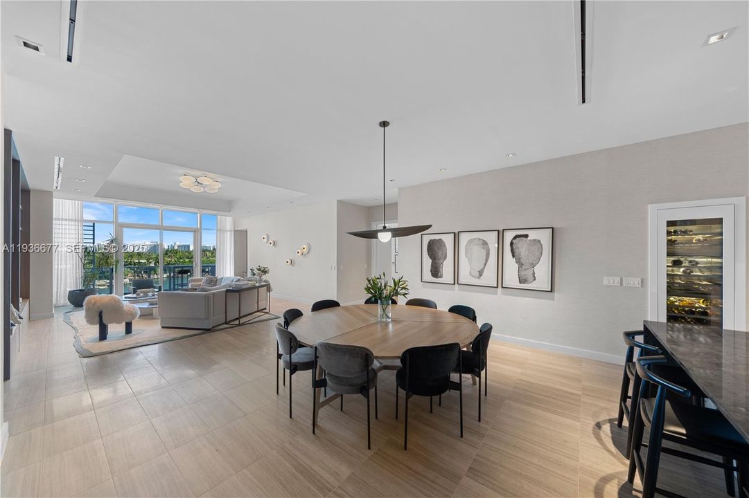 На продажу: $4,750,000 (2 спален, 2 ванн, 2743 Квадратных фут)