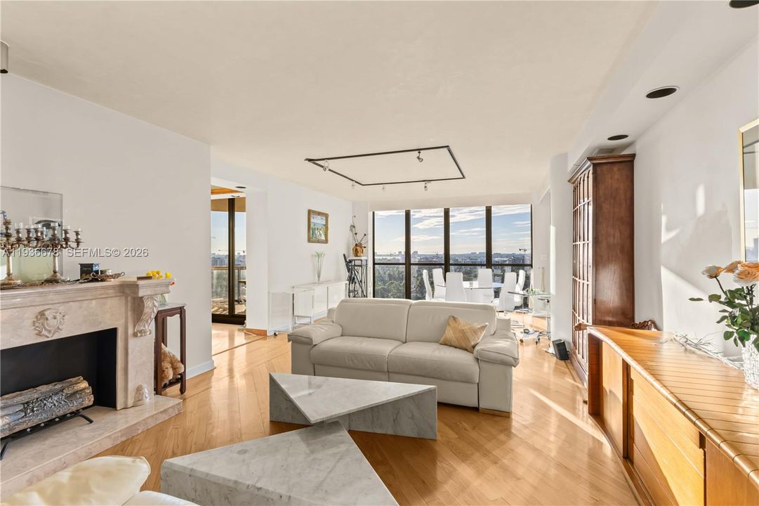 На продажу: $3,500,000 (3 спален, 3 ванн, 3670 Квадратных фут)