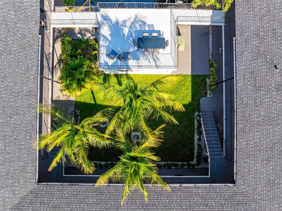 For Rent: $1,750 (1 beds, 1 baths, 650 Square Feet)