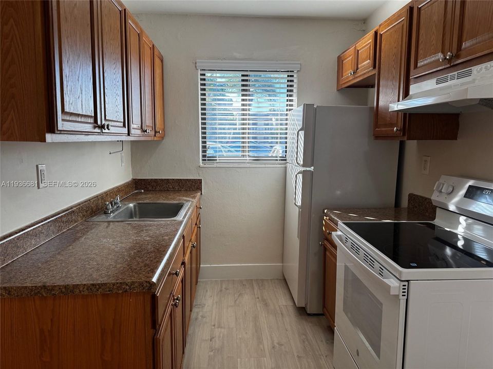 For Rent: $1,750 (1 beds, 1 baths, 650 Square Feet)