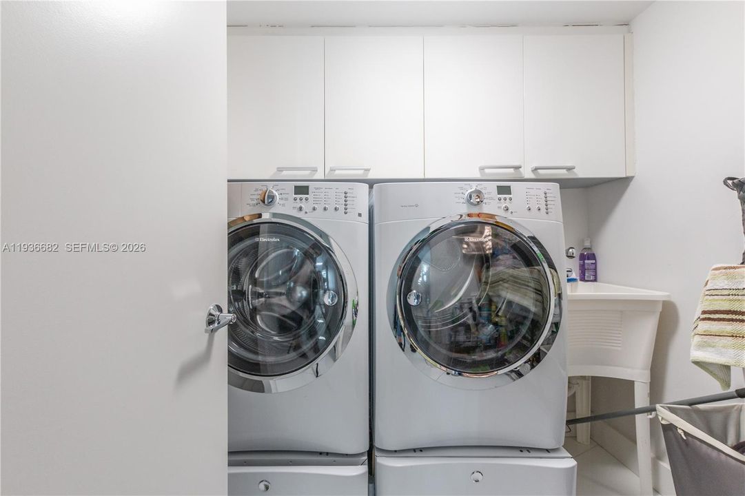 В аренду: $10,000 (2 спален, 2 ванн, 1886 Квадратных фут)