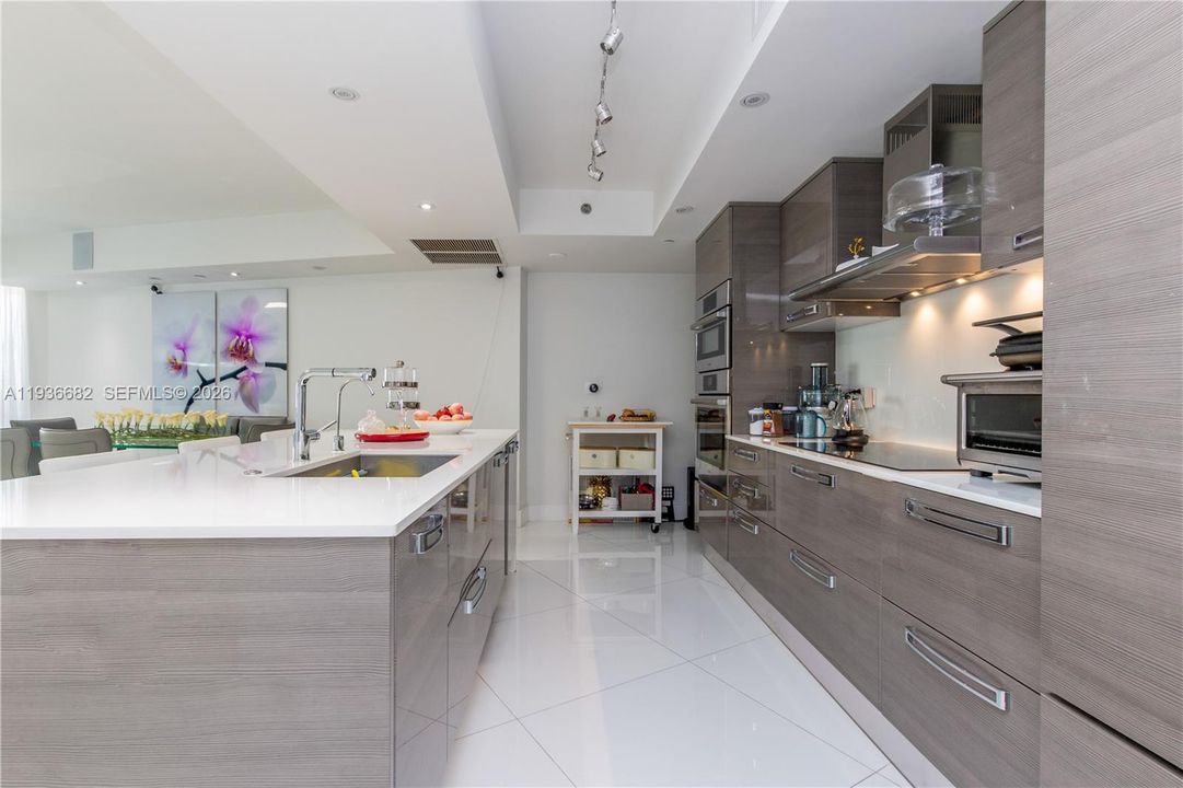 В аренду: $10,000 (2 спален, 2 ванн, 1886 Квадратных фут)