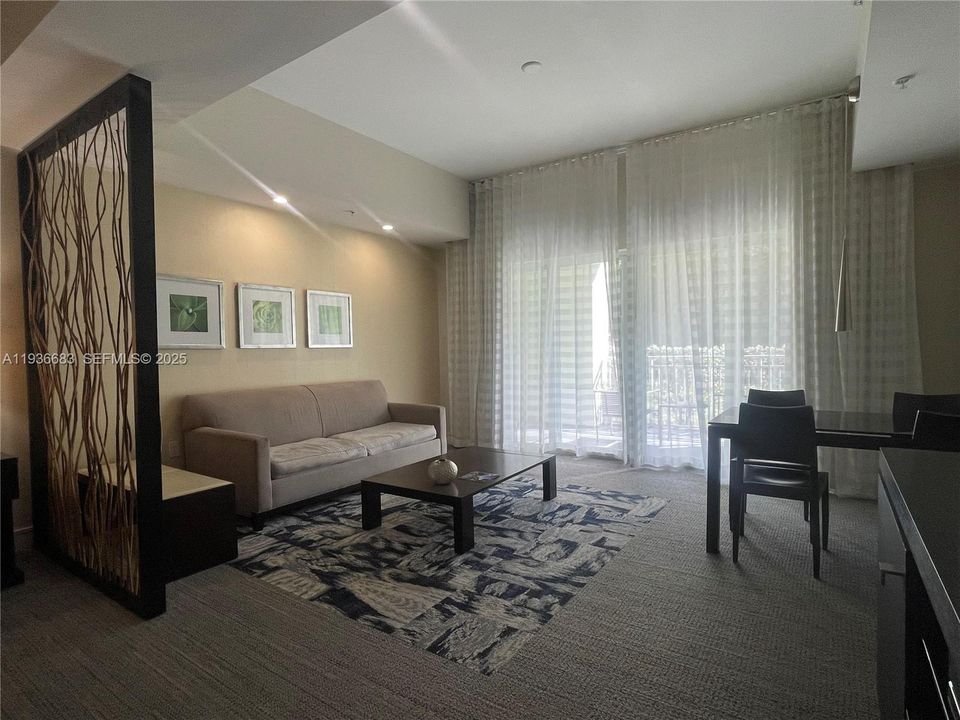 For Sale: $125,000 (1 beds, 1 baths, 705 Square Feet)