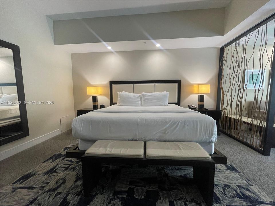 For Sale: $125,000 (1 beds, 1 baths, 705 Square Feet)