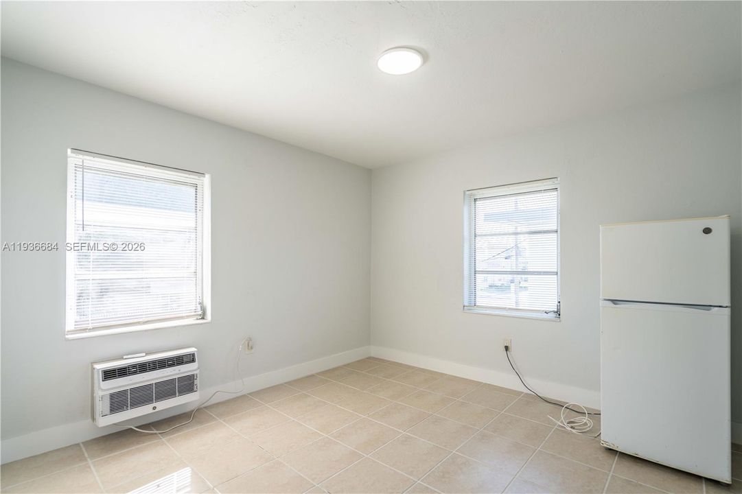 For Rent: $1,300 (0 beds, 1 baths, 400 Square Feet)