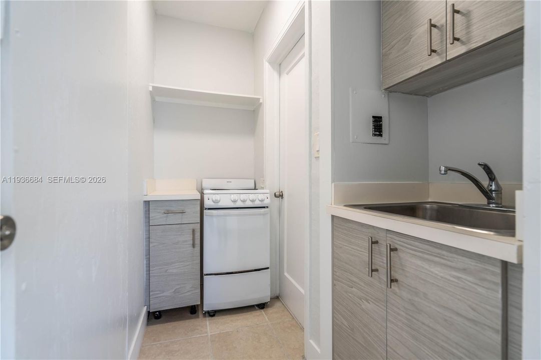 For Rent: $1,300 (0 beds, 1 baths, 400 Square Feet)