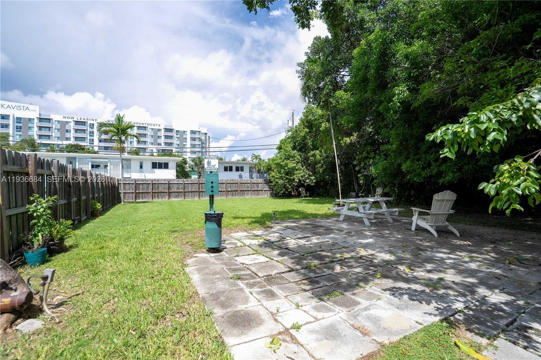 For Rent: $1,300 (0 beds, 1 baths, 400 Square Feet)