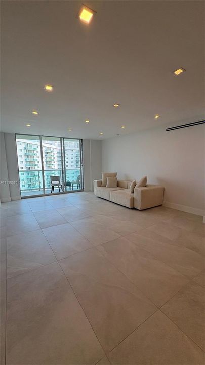 出租: $5,500 (3 贝兹, 2 浴室, 1525 平方英尺)