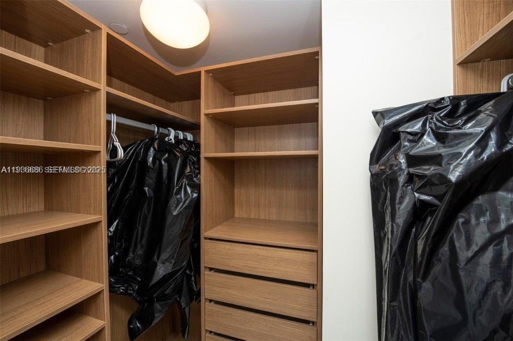 В аренду: $8,299 (2 спален, 3 ванн, 1730 Квадратных фут)