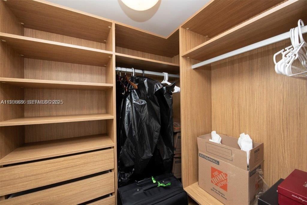 В аренду: $8,299 (2 спален, 3 ванн, 1730 Квадратных фут)