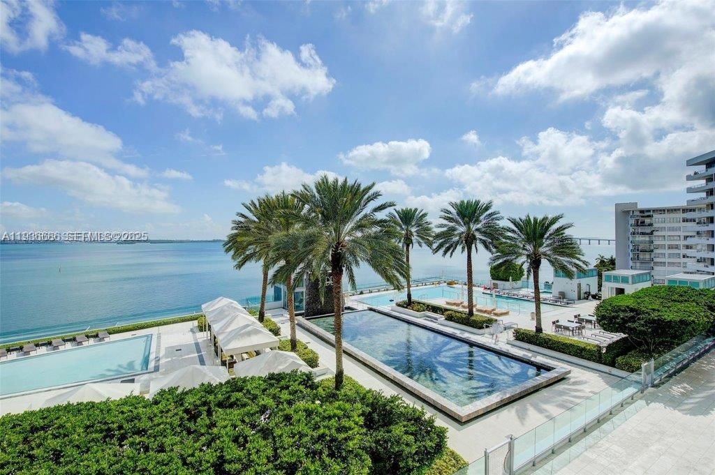 В аренду: $8,299 (2 спален, 3 ванн, 1730 Квадратных фут)