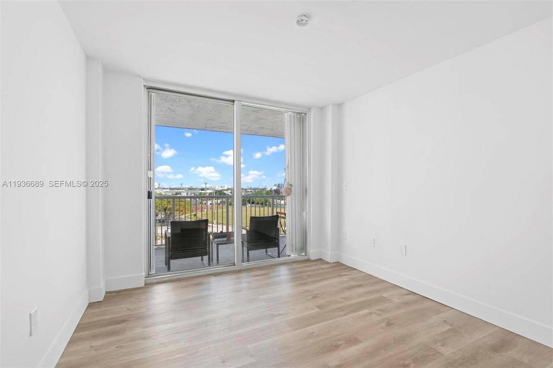 В аренду: $2,300 (2 спален, 1 ванн, 767 Квадратных фут)