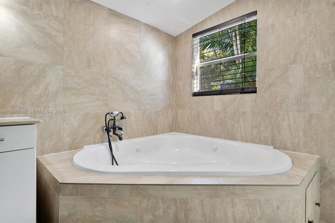 For Sale: $685,000 (3 beds, 2 baths, 1442 Square Feet)