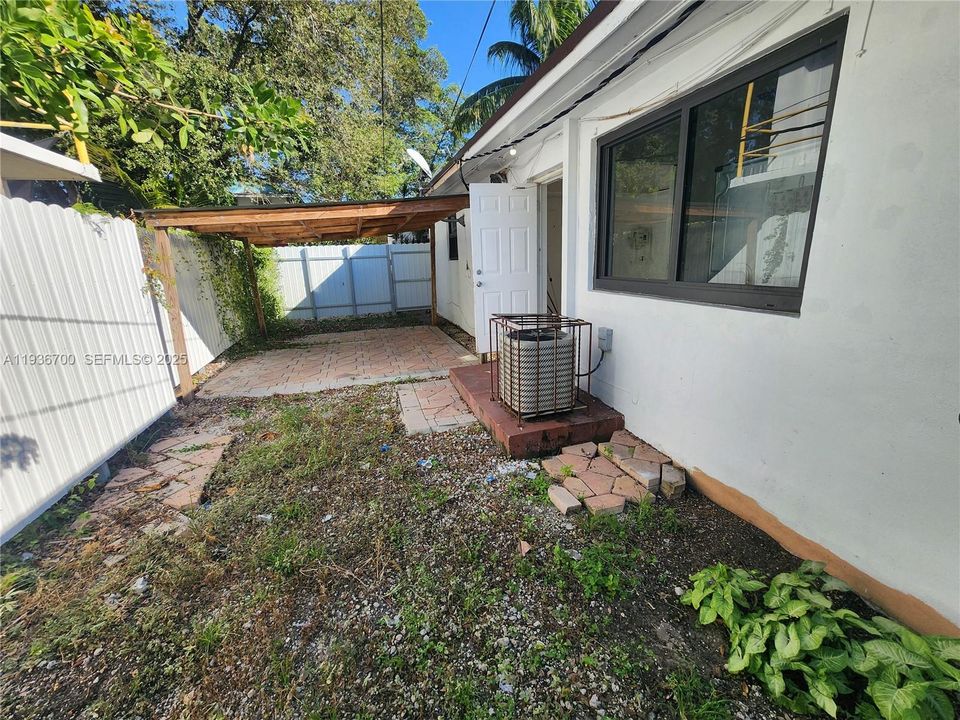 For Rent: $2,800 (3 beds, 2 baths, 1100 Square Feet)