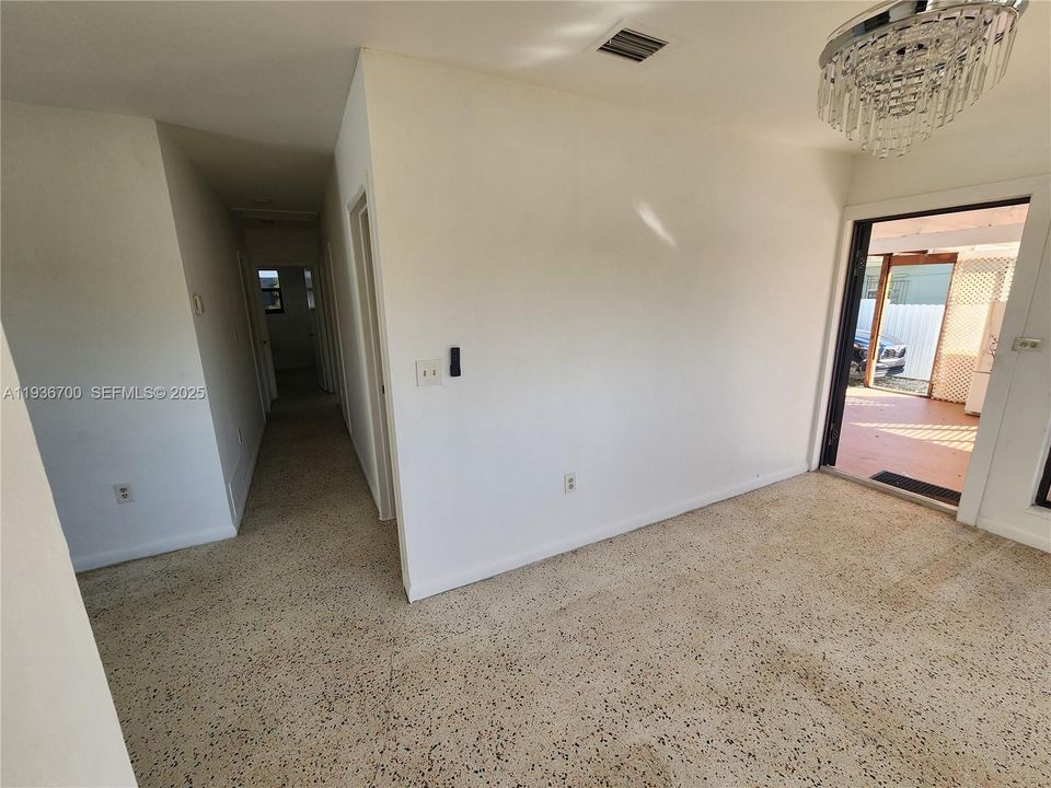 For Rent: $2,800 (3 beds, 2 baths, 1100 Square Feet)