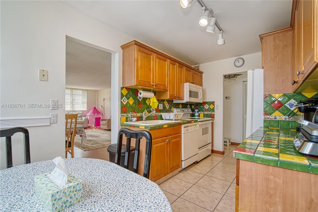 出租: $2,300 (2 贝兹, 2 浴室, 1360 平方英尺)