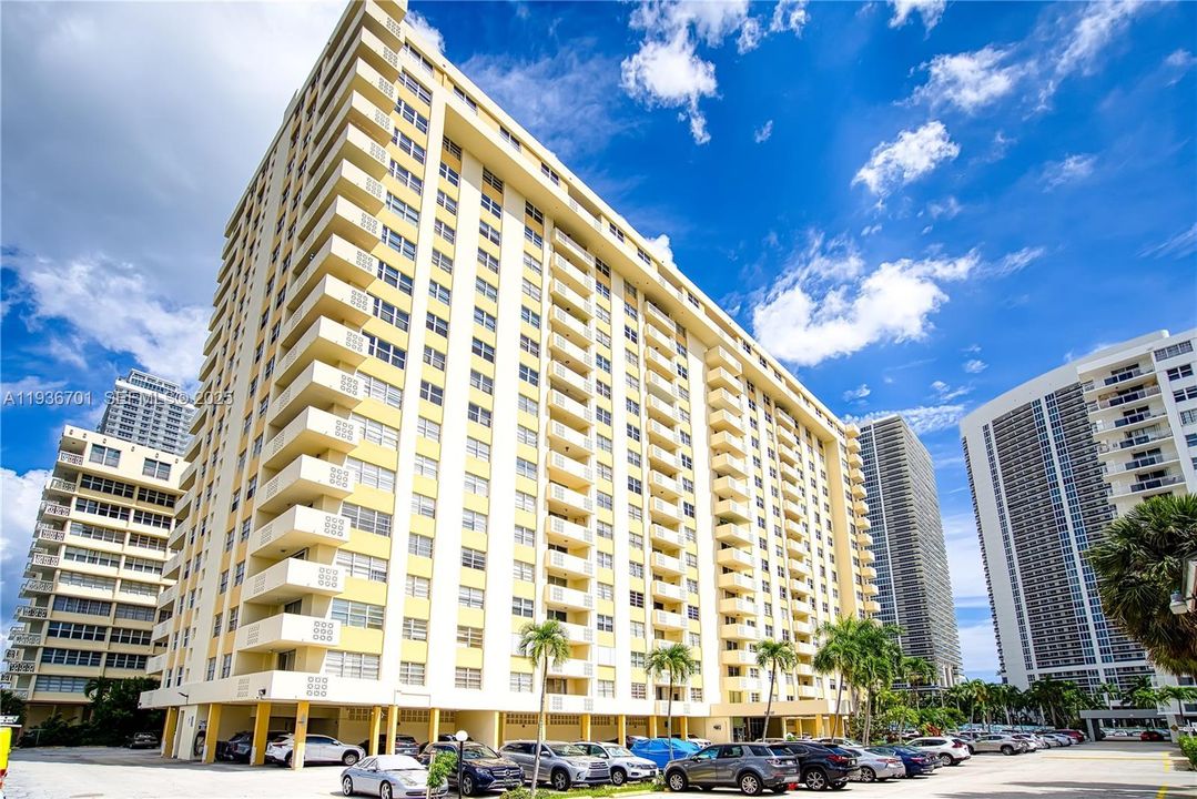 出租: $2,300 (2 贝兹, 2 浴室, 1360 平方英尺)