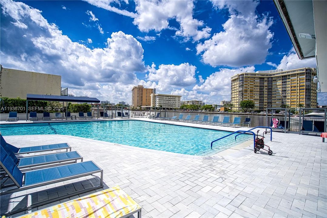 出租: $2,300 (2 贝兹, 2 浴室, 1360 平方英尺)