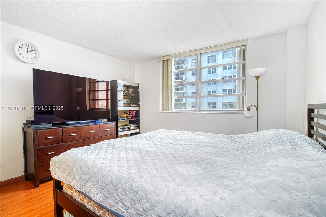 出租: $2,300 (2 贝兹, 2 浴室, 1360 平方英尺)