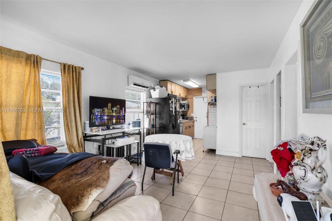 待售: $319,999 (2 贝兹, 1 浴室, 625 平方英尺)