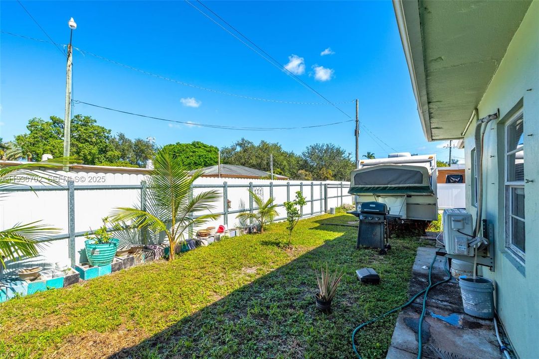 待售: $319,999 (2 贝兹, 1 浴室, 625 平方英尺)