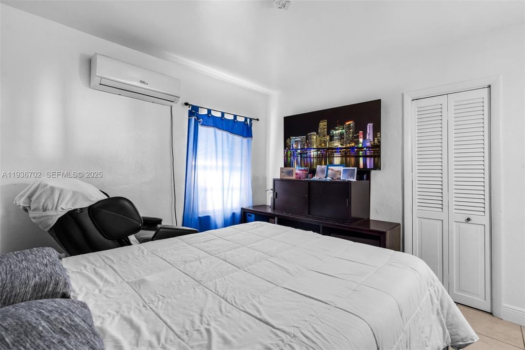 待售: $319,999 (2 贝兹, 1 浴室, 625 平方英尺)