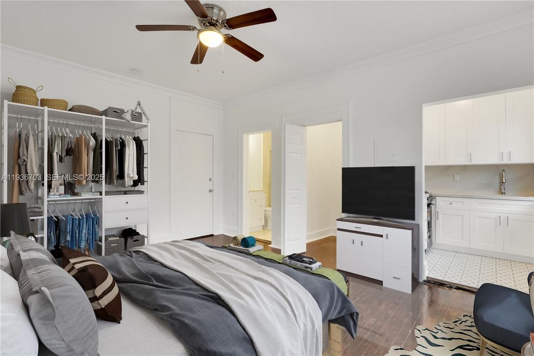 For Rent: $1,700 (0 beds, 1 baths, 325 Square Feet)