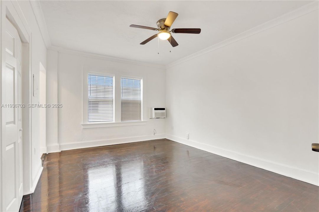 For Rent: $1,700 (0 beds, 1 baths, 325 Square Feet)