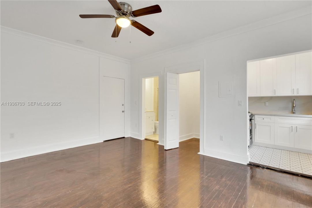 For Rent: $1,700 (0 beds, 1 baths, 325 Square Feet)