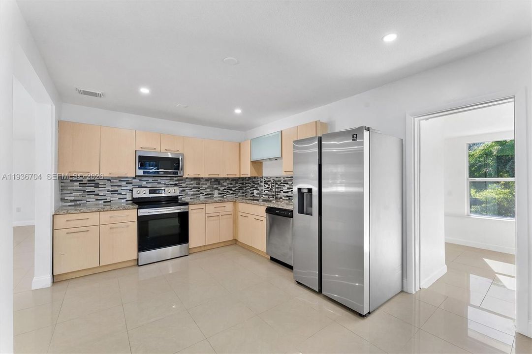 В аренду: $4,500 (3 спален, 2 ванн, 1442 Квадратных фут)