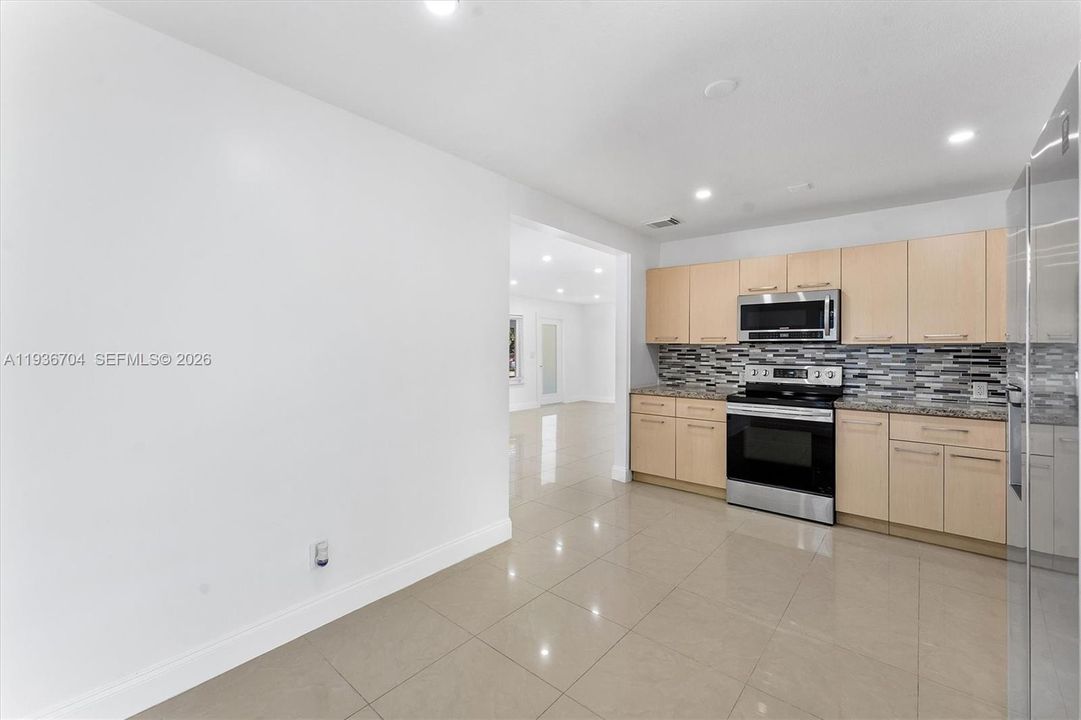 В аренду: $4,500 (3 спален, 2 ванн, 1442 Квадратных фут)