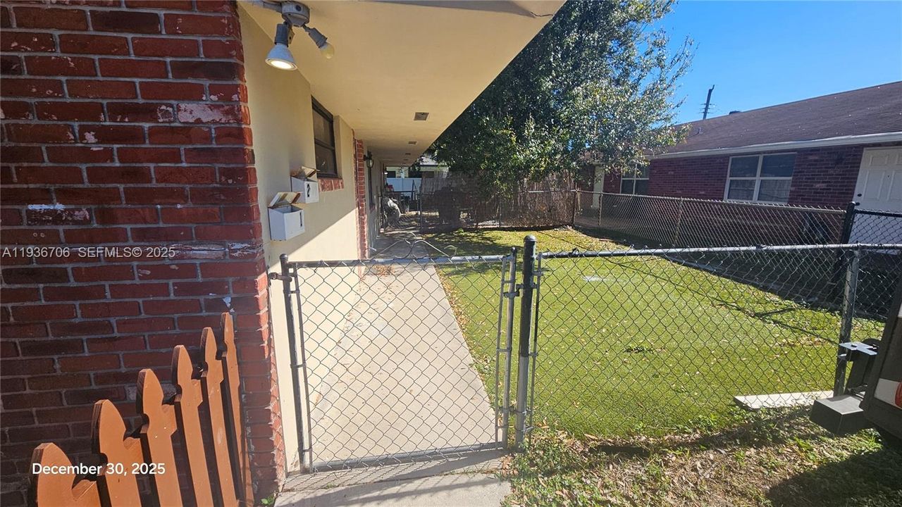 For Rent: $1,850 (2 beds, 1 baths, 955 Square Feet)