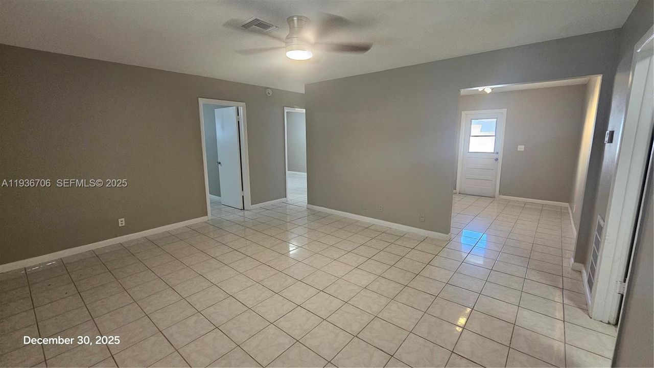 For Rent: $1,850 (2 beds, 1 baths, 955 Square Feet)