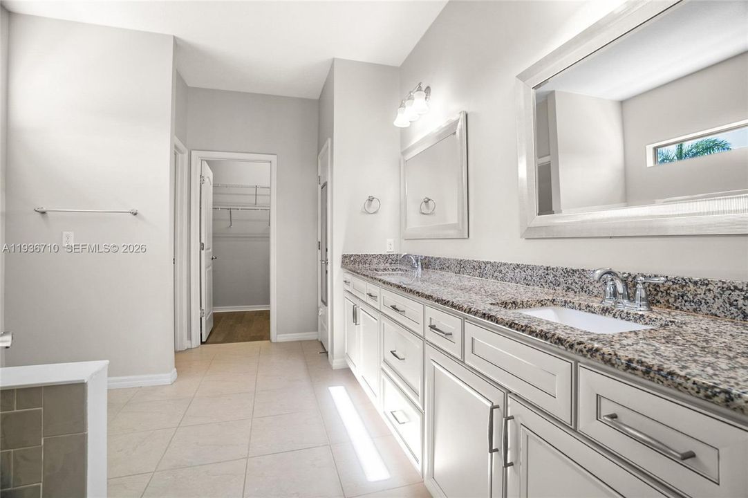 For Rent: $4,900 (4 beds, 2 baths, 2631 Square Feet)