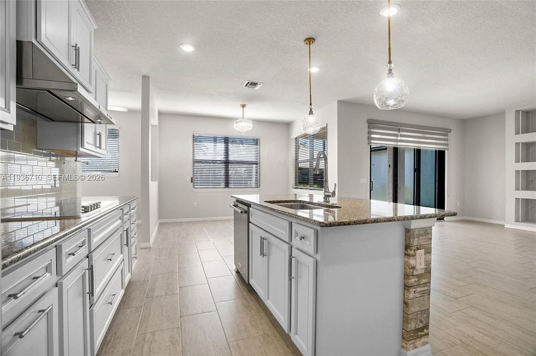 For Rent: $4,900 (4 beds, 2 baths, 2631 Square Feet)