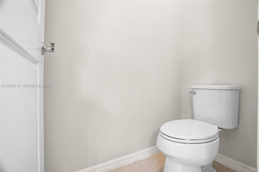 For Rent: $4,900 (4 beds, 2 baths, 2631 Square Feet)