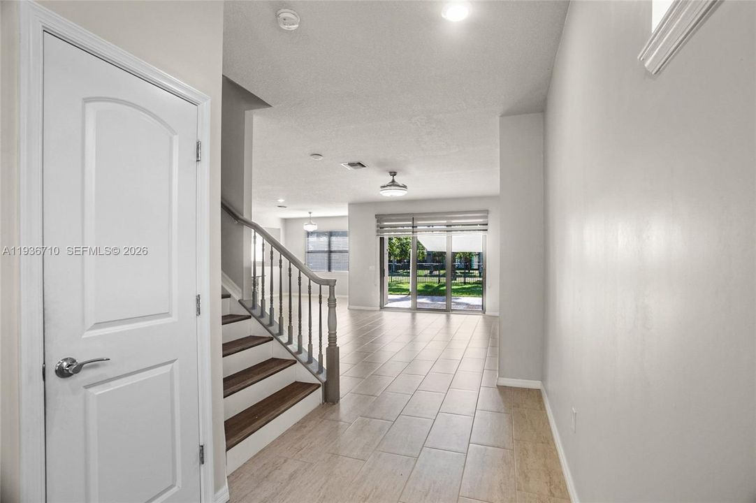 For Rent: $4,900 (4 beds, 2 baths, 2631 Square Feet)